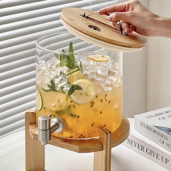 Glass Juice Dispenser with Wooden Stand 玻璃果汁桶